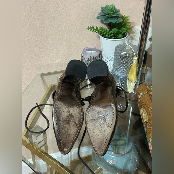 Freebird by Steven Joyce Croc-Embossed Lace-Up Block Heeled Pumps Size 7 - Picture 13 of 13